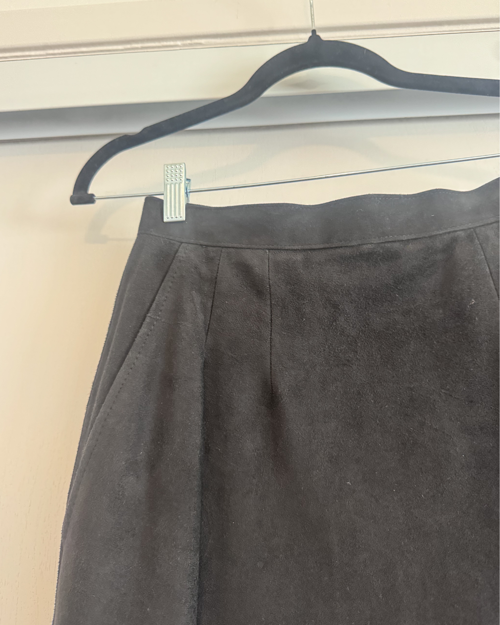 Vintage Anne Klein Black Suede Mid Length Skirt – Size 6