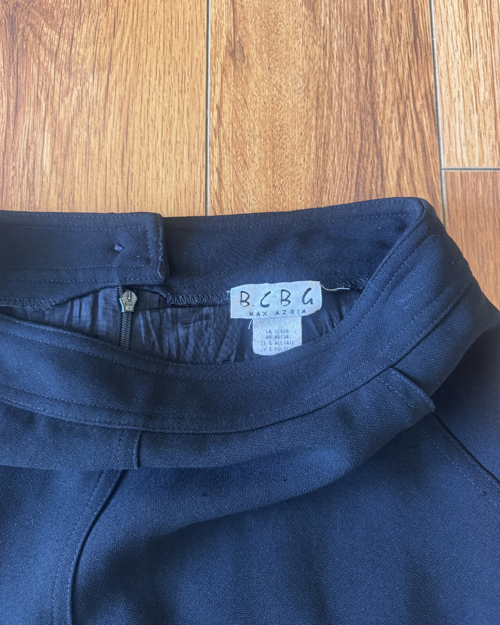 Vintage BCBG Women's Black Mini Skirt - Size 4