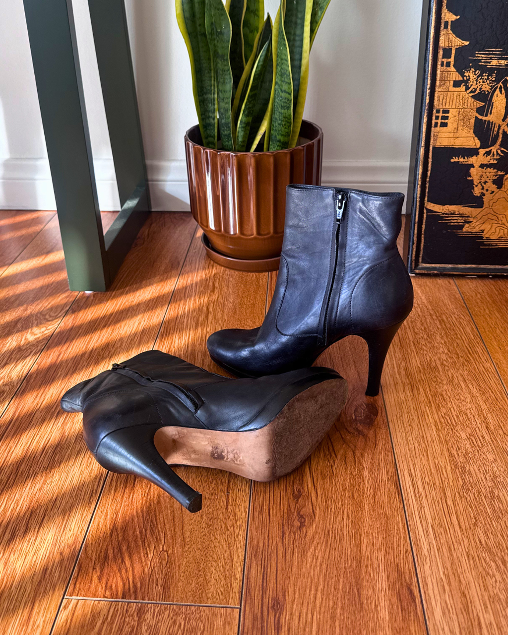 Vintage Anne Klein Black Leather Ankle Boots – Size 5.5
