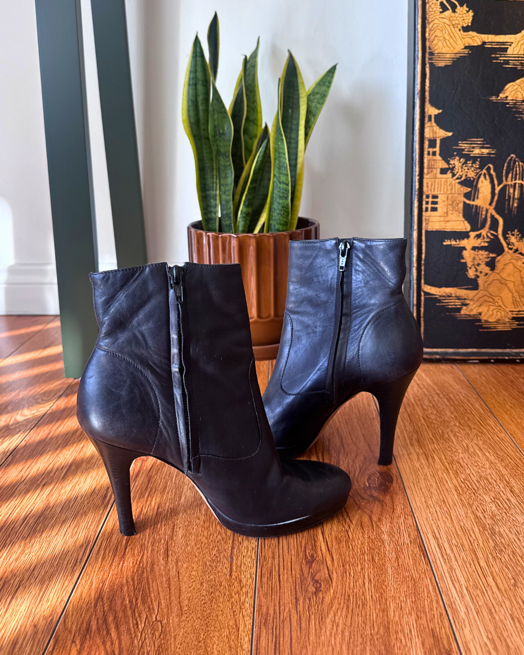 Vintage Anne Klein Black Leather Ankle Boots – Size 5.5