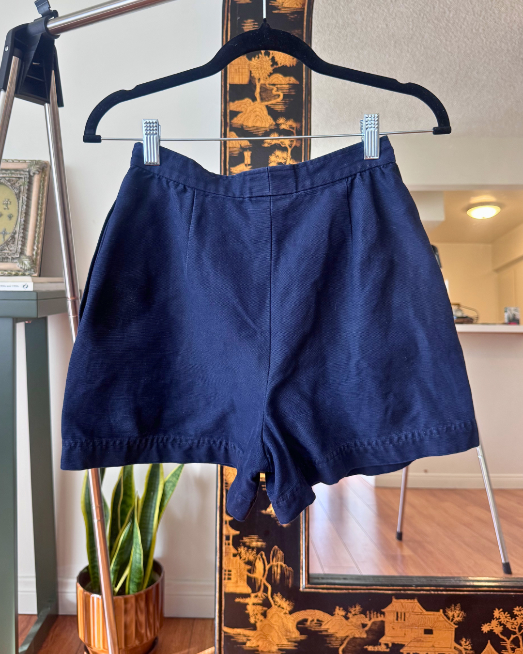 Vintage Valentino Boutique Navy Shorts – 24"