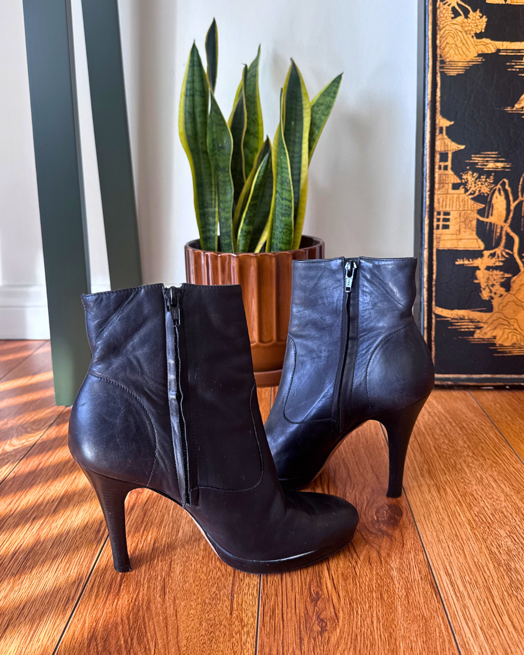 Vintage Anne Klein Black Leather Ankle Boots – Size 5.5