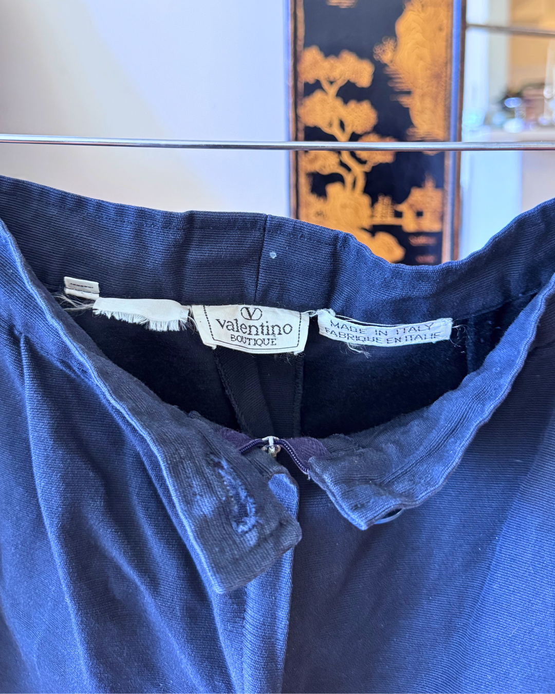 Vintage Valentino Boutique Navy Shorts – 24"