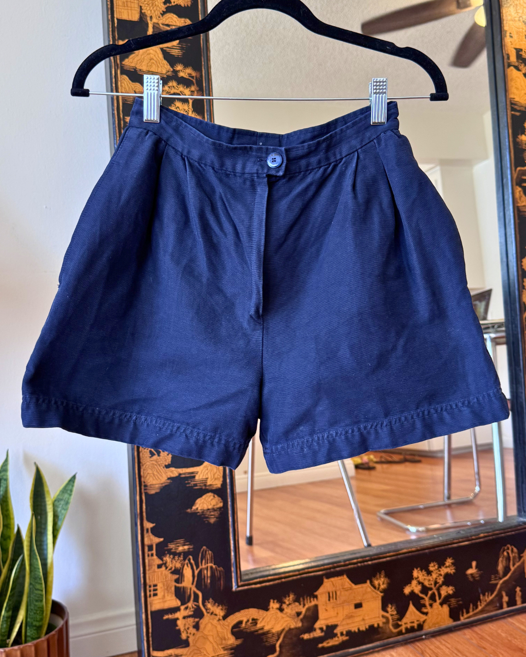 Vintage Valentino Boutique Navy Shorts – 24"